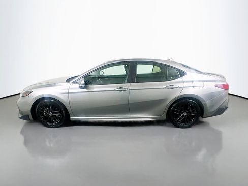 Used 2025 Toyota Camry SE FWD image 8