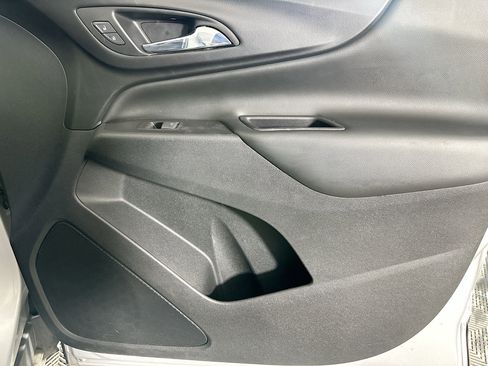 Used 2018 Chevrolet Equinox LT FWD image 31