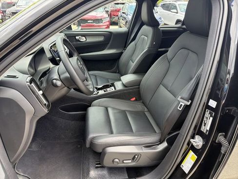 Used 2025 Volvo XC40 B5 Plus AWD/4WD image 13