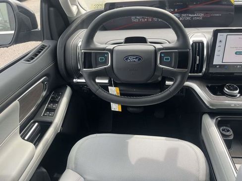 New 2026 Ford Expedition Max Platinum w/ Platinum Ultimate Package AWD/4WD image 10