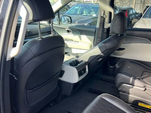 Certified 2024 Kia Carnival LX image 14