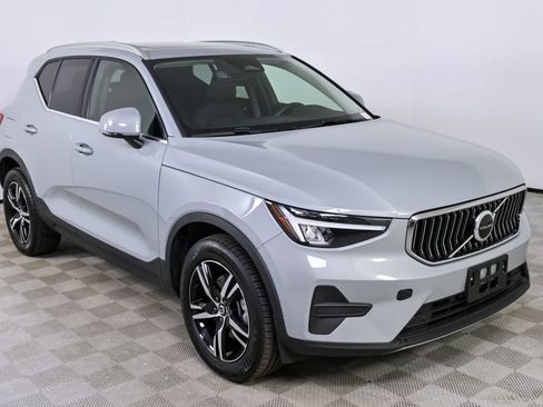 Certified 2025 Volvo XC40 B5 Core image 27