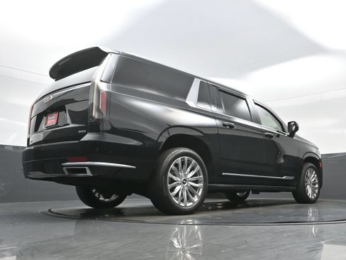 Used 2023 Cadillac Escalade ESV Premium Luxury AWD/4WD image 37