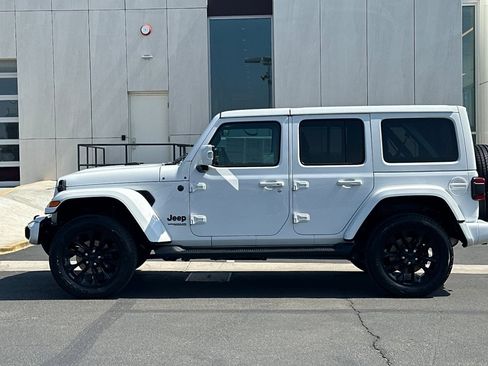 Used 2022 Jeep Wrangler Unlimited Sahara AWD/4WD image 6