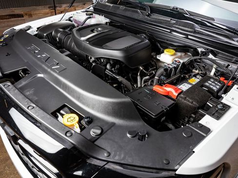 Used 2025 RAM 1500 Big Horn AWD/4WD image 40