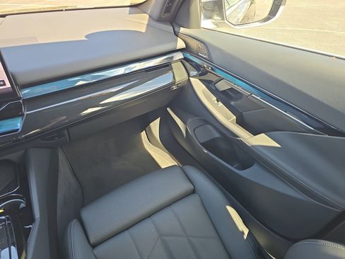 Used 2025 BMW 540i xDrive AWD/4WD image 12