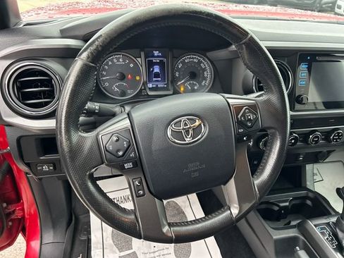 Used 2017 Toyota Tacoma TRD Off-Road image 13