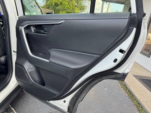 Used 2023 Toyota RAV4 LE AWD/4WD image 30