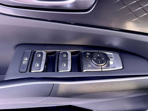 Certified 2025 Kia Sorento EX w/ Panoramic Sunroof Package image 13