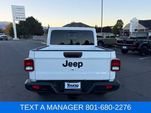 Used 2025 Jeep Gladiator Sport AWD/4WD image 7