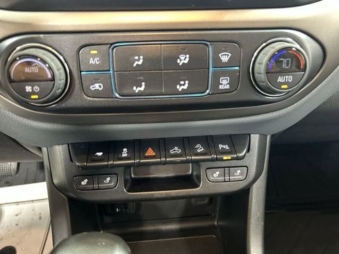 Used 2022 Chevrolet Colorado Z71 w/ Z71 Midnight Edition AWD/4WD image 16