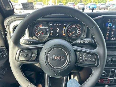 Used 2026 Jeep Wrangler Unlimited Sport AWD/4WD image 12
