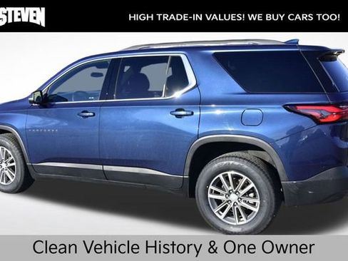 Used 2023 Chevrolet Traverse LT image 3