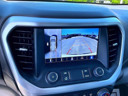 Used 2023 GMC Acadia SLT w/ Technology Package FWD image 21