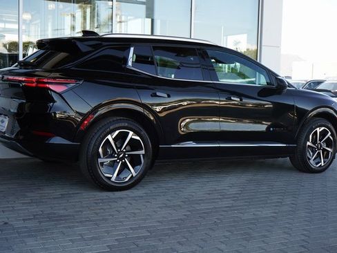 New 2025 Chevrolet Equinox EV LT image 9