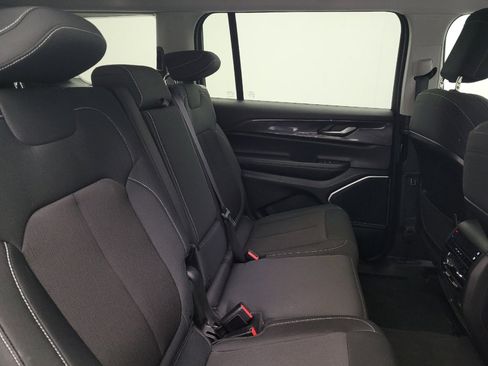 Used 2022 Jeep Grand Cherokee L Laredo w/ Luxury Tech Group I image 19