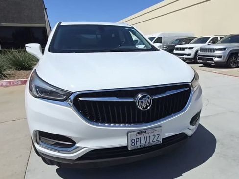 Used 2018 Buick Enclave Essence w/ Trailering Package FWD image 3