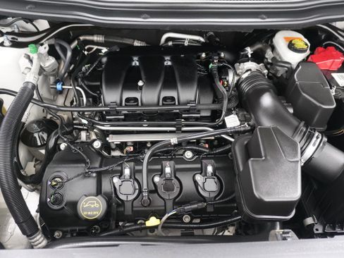 Used 2018 Ford Explorer XLT w/ Equipment Group 202A FWD image 31