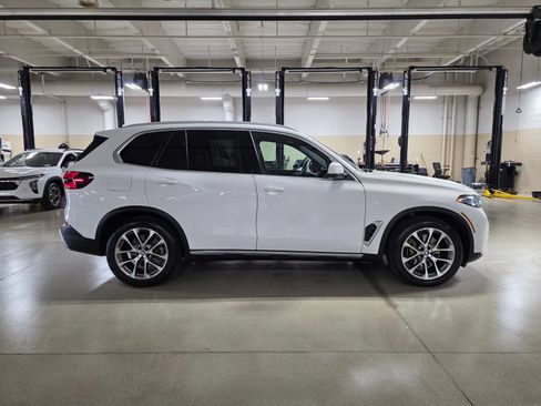 Used 2024 BMW X5 xDrive40i w/ Premium Package AWD/4WD image 8
