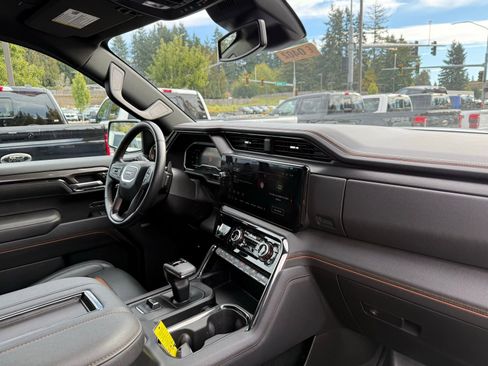 Used 2022 GMC Sierra 1500 AT4 w/ AT4 Premium Package image 18