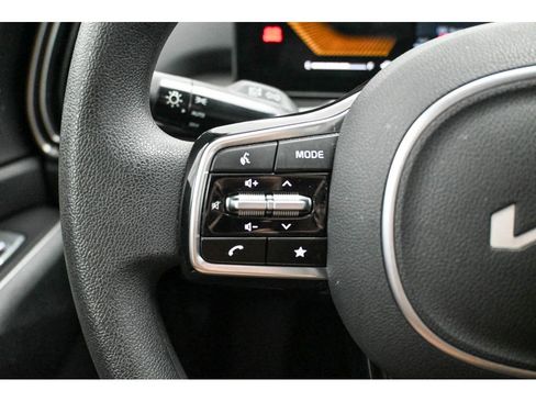 Certified 2025 Kia Sorento LX image 22