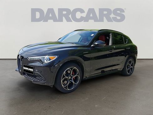 Used 2023 Alfa Romeo Stelvio Veloce AWD/4WD image 3