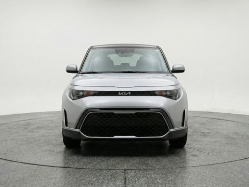 Used 2025 Kia Soul LX w/ LX Technology Package FWD image 2