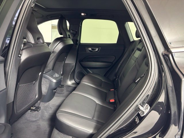 Used 2019 Volvo XC60 T5 Momentum w/ Multimedia Package AWD/4WD image 19