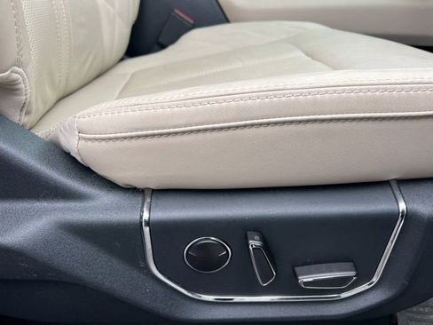 Used 2022 Ford Expedition Platinum image 12