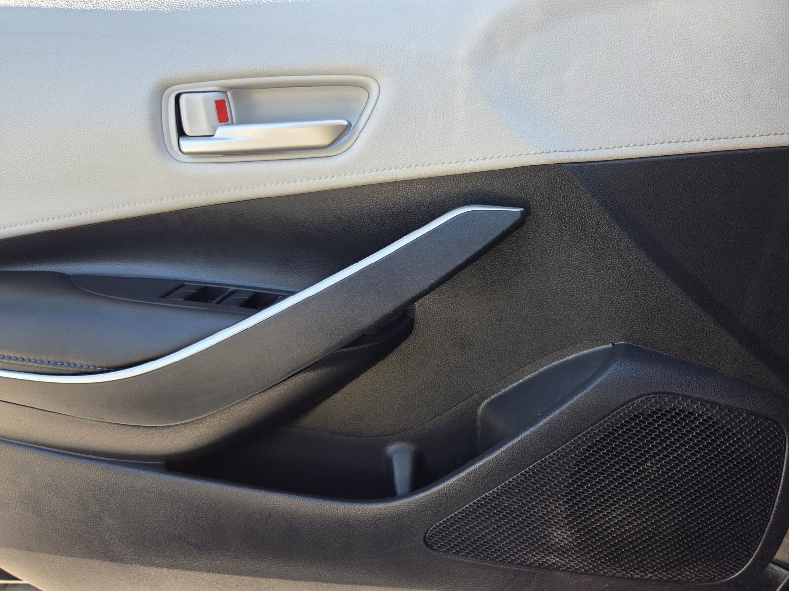 Used 2020 Toyota Corolla SE FWD image 19