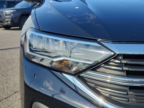 Used 2024 Volkswagen Jetta SE image 9