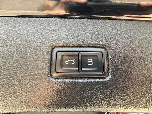 Used 2017 Audi Q7 3.0T Premium Plus w/ Premium Plus Package AWD/4WD image 34