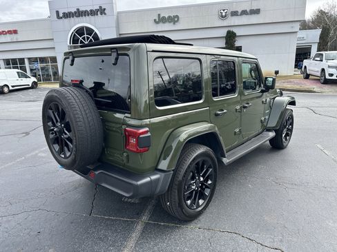 Used 2024 Jeep Wrangler Sahara image 9