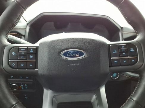 Used 2022 Ford F150 Lightning Lariat image 19