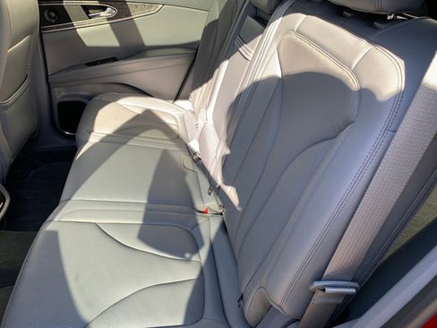 Used 2019 Lincoln Nautilus Reserve w/ Driver Assistance Package image 18