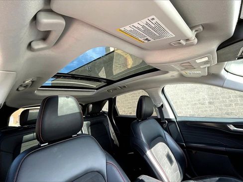 Certified 2022 Ford Escape SEL w/ SEL Stealth AWD Package image 21