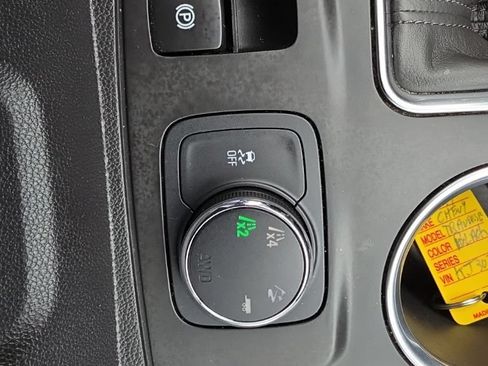 Used 2019 Chevrolet Traverse LT w/ LT Premium Package AWD/4WD image 19