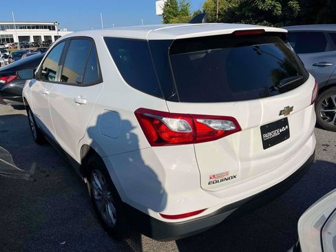 Used 2020 Chevrolet Equinox LS w/ LS Convenience Package AWD/4WD image 3