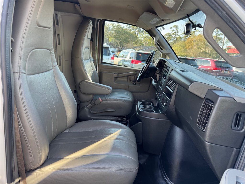 Used 2023 GMC Savana 2500 Extended w/ Driver Convenience Package RWD image 22