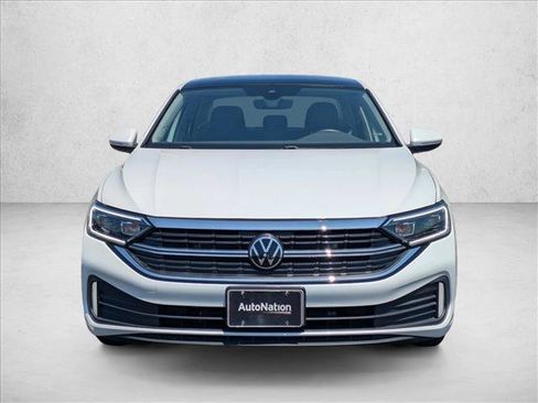 Used 2024 Volkswagen Jetta SEL FWD image 2