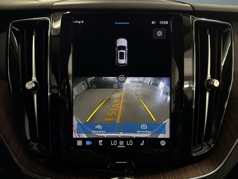 Used 2023 Volvo XC60 B5 Plus image 25