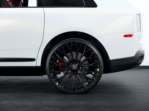 Used 2022 Rolls-Royce Cullinan Black Badge w/ Dark Exterior Package image 6