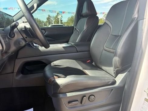 Used 2025 Nissan Armada SL w/ Captain's Chari Seat Package AWD/4WD image 14