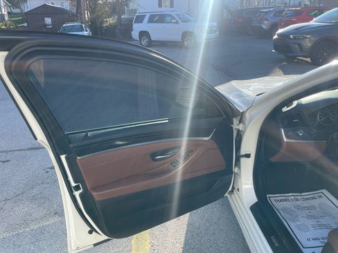 Used 2016 BMW 528i Sedan image 11