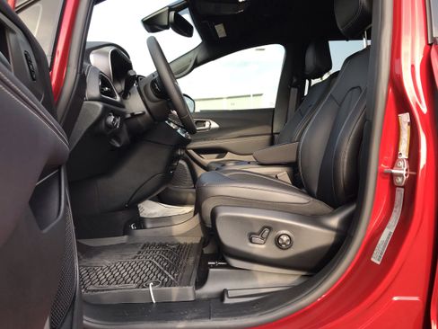 New 2025 Chrysler Pacifica Select w/ Fav Edition Package image 12