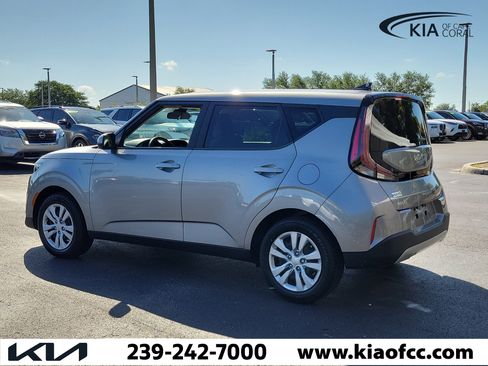 Used 2023 Kia Soul LX FWD image 3