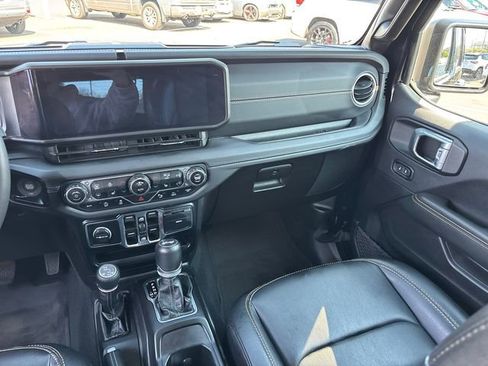 Used 2024 Jeep Wrangler Unlimited Sahara w/ Technology Group AWD/4WD image 11
