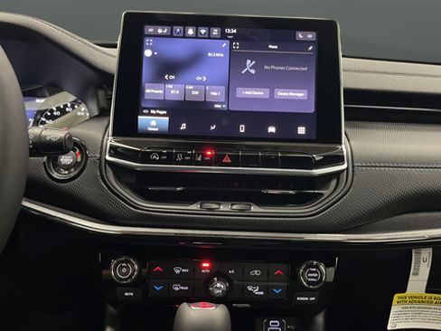 New 2026 Jeep Compass Latitude AWD/4WD image 11