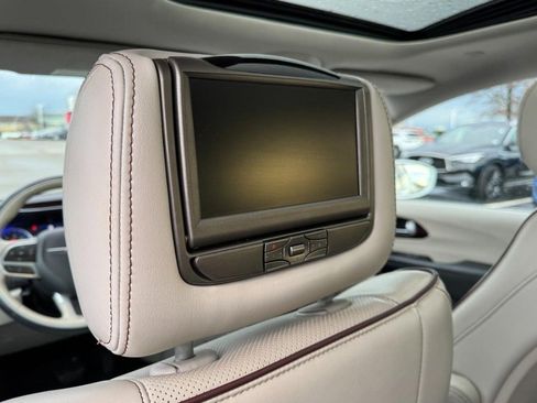 Used 2017 Chrysler Pacifica Limited image 12