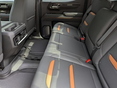 Used 2025 GMC Sierra 1500 AT4 w/ AT4 Premium Package AWD/4WD image 10